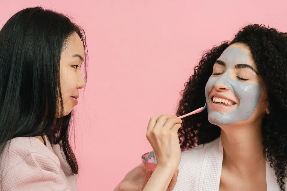 Natural Facial Kits: The Eco-Friendly Choice for Skincare Enthusiasts